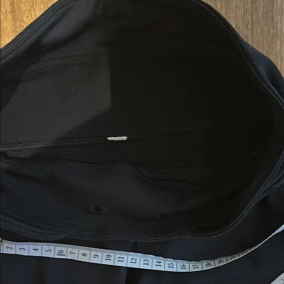 Lululemon crop atheltic pants with zip pocket - Picture 9 of 11